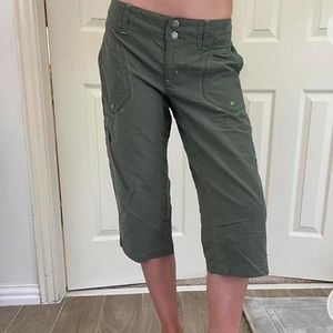 Columbia olive green cargo capri pants